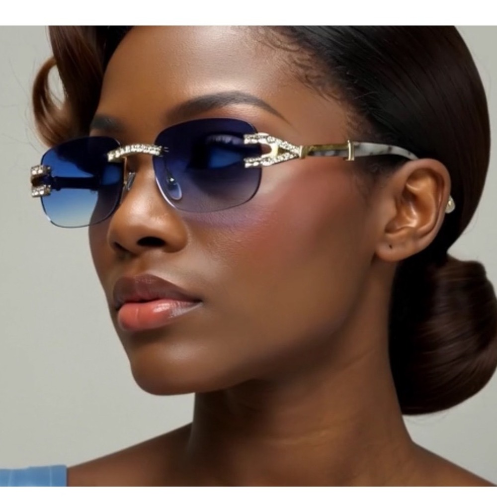 Blue Gradient Lens Diamond Sunglasses Women Gold Tone Vintage Sophisticated 2026